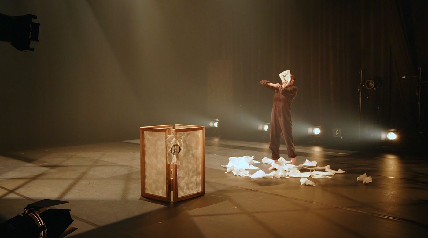 Webdiffusion en direct de la création chorégraphique «Residuals (住み・墨)» de la compagnie Shion Skye Carter